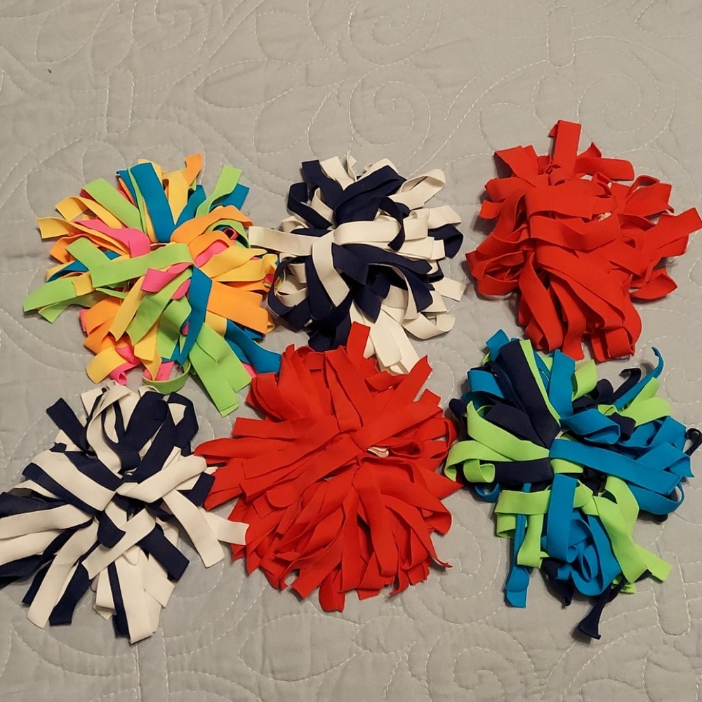 Six luggage markers or "Barbie pom-poms"